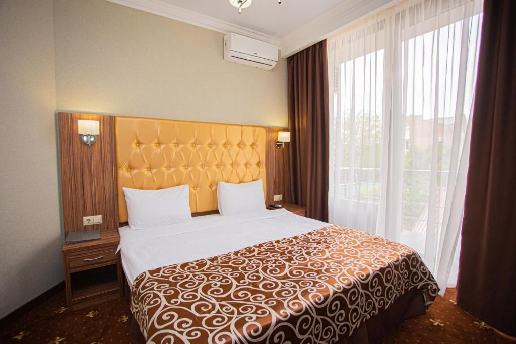 Мари — Двухместный номер с 1 кроватью улучшенный люкс с балконом