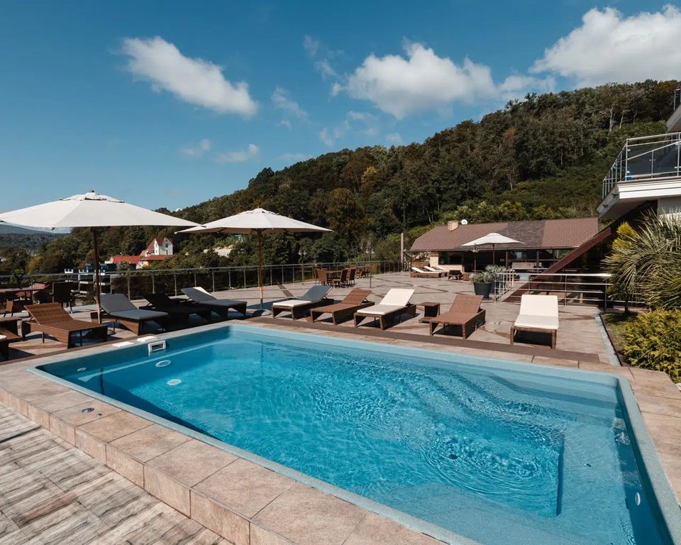 GG Hotel — Семейный номер двухкомнатный люкс с видом на море