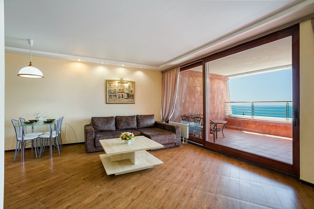 Фамилия — Апартаменты