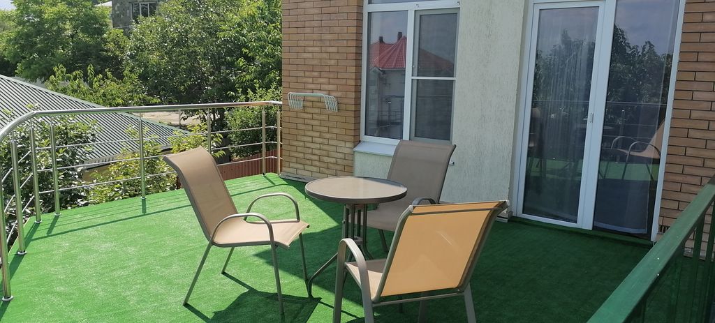 Лето — Четырёхместный номер улучшенный с видом на море