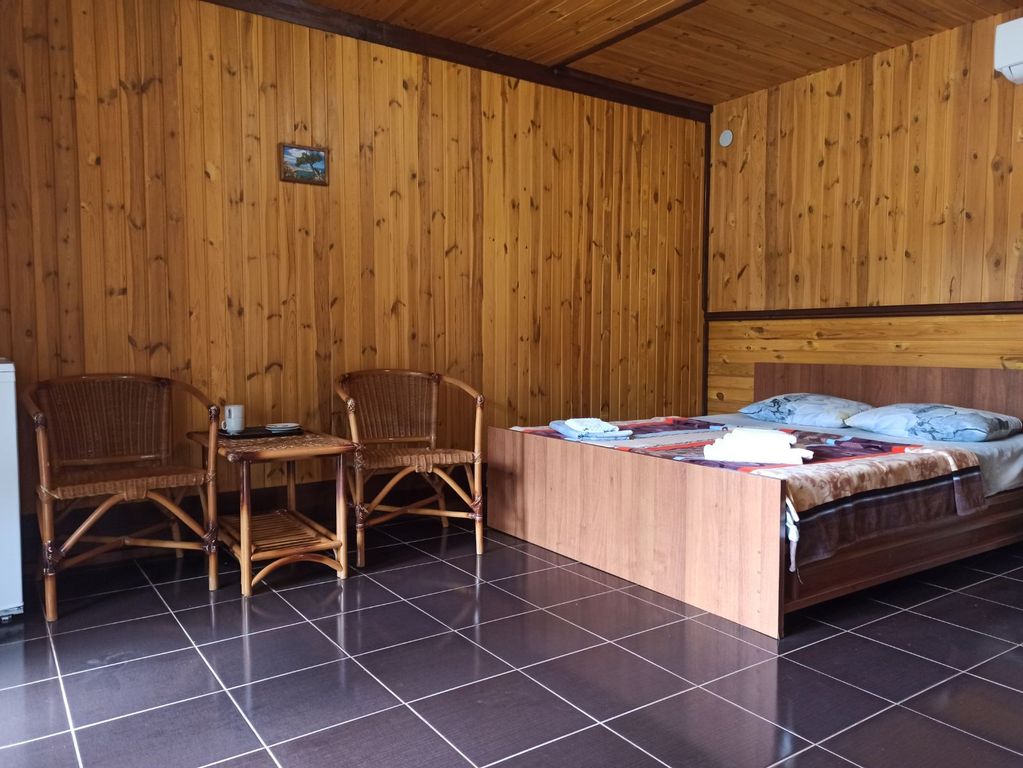 Дюльбер 117 — Трёхместный номер Стандартный номер  с 1 двухспальной и 1 односпальной кроватями