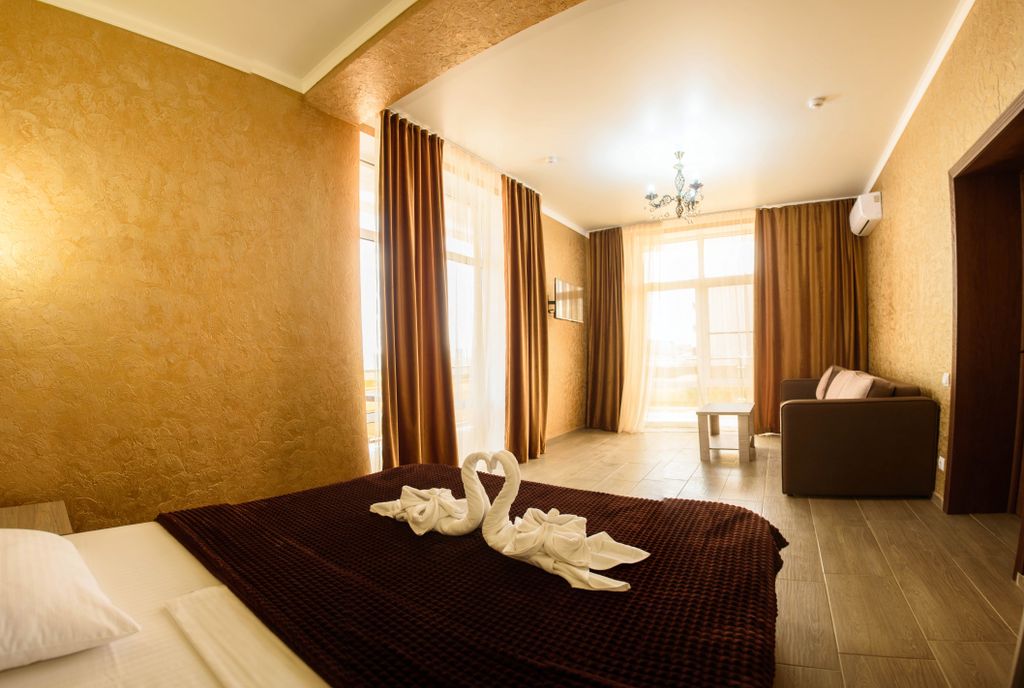 Одиссея — Семейный номер люкс двухкомнатный с видом на море