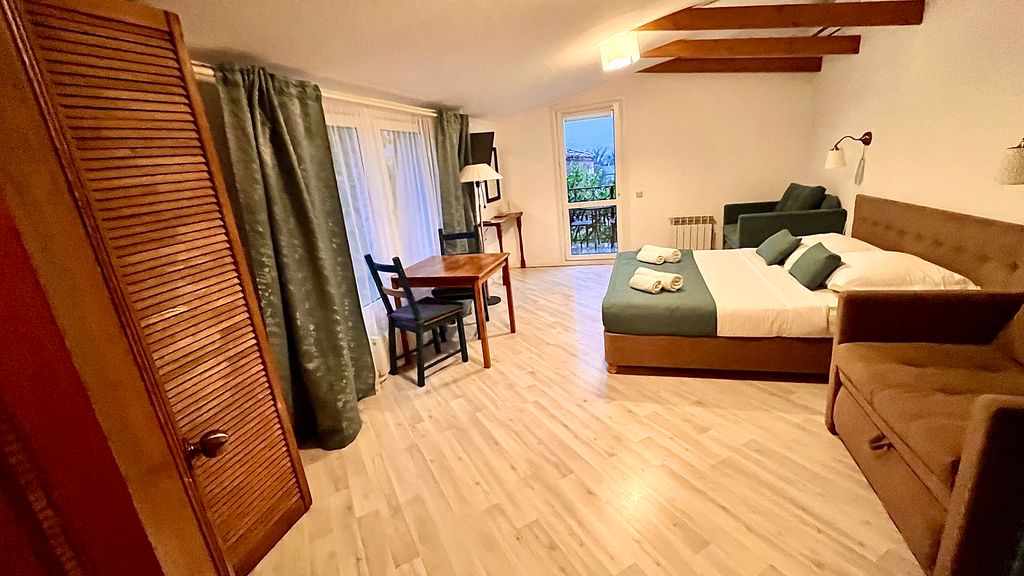 Villa Koronello — Двухместный номер с 1 кроватью Стандарт улучшенный с балконом ( 1*2,0 сп + 2 кресло-кровати, либо кре