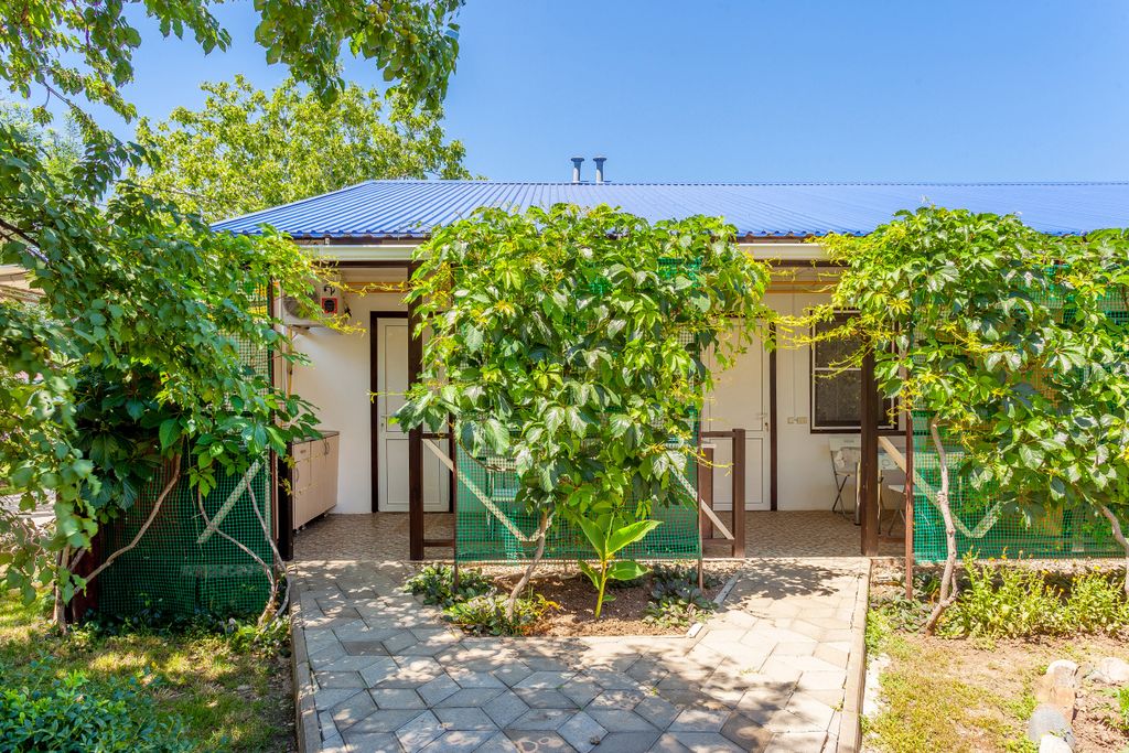 Азовхолидей — Четырёхместный номер корпус №1 с индивидуальной кухней