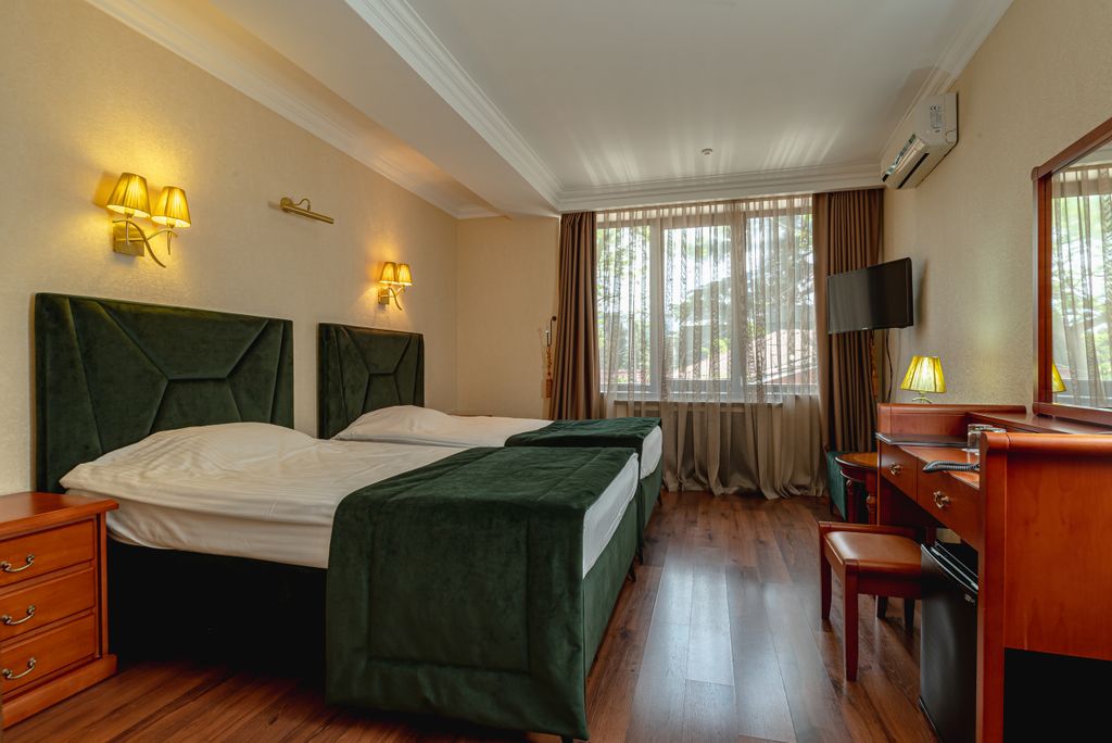 Садовый Бульвар — Двухместный номер с 2 отдельными кроватями стандарт с двуспальной