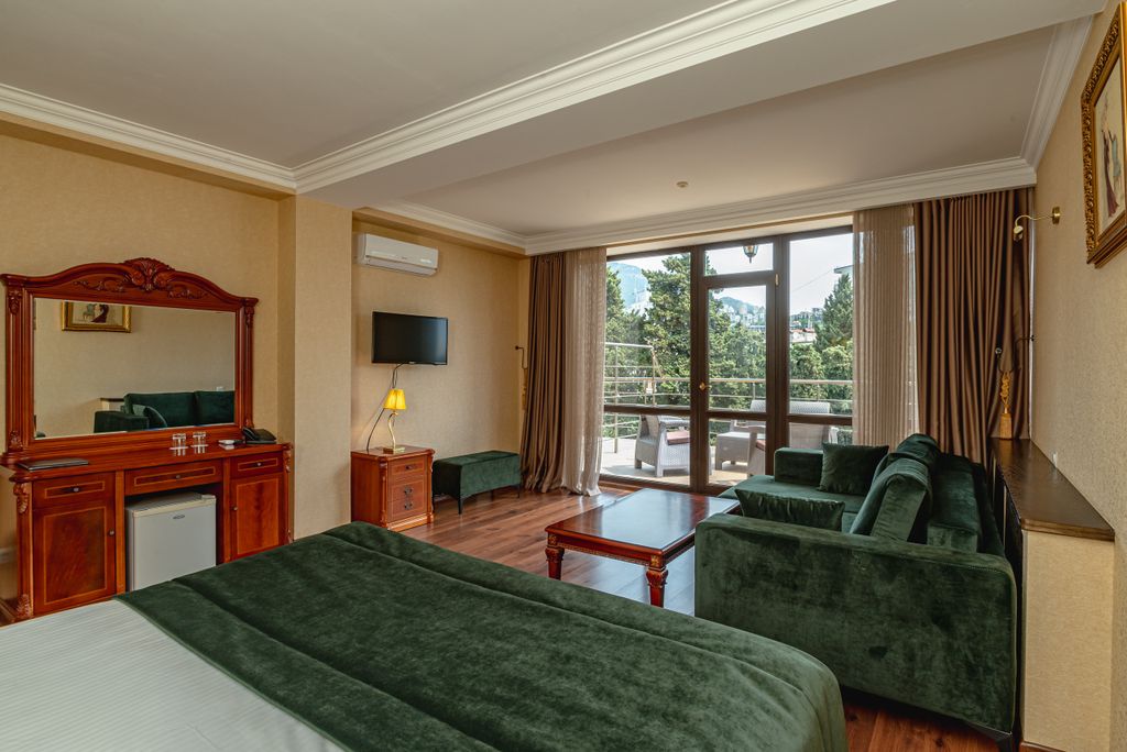 Садовый Бульвар — Трёхместный номер люкс с террасой с раздельными или двуспальной кроватью