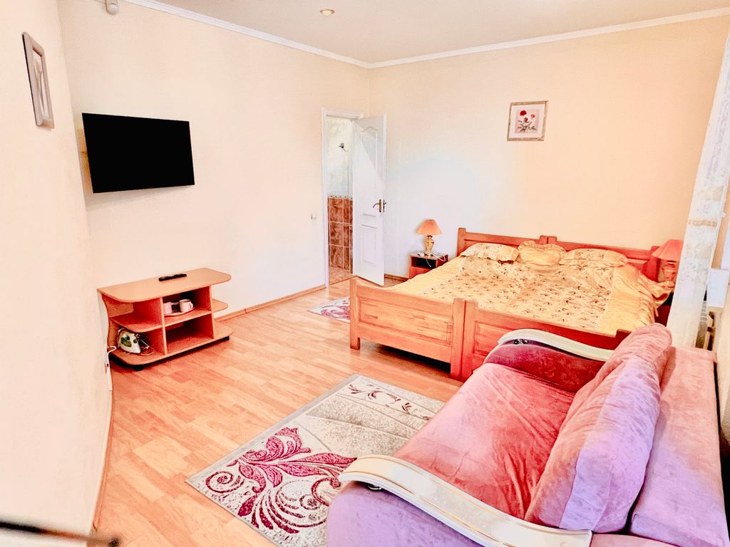 Дом "МиД" — Четырёхместный номер полулюкс 2.2