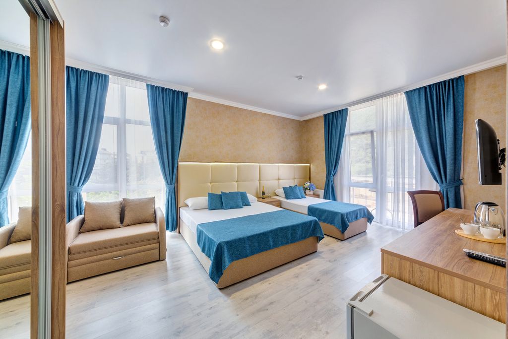 Атлас — Трёхместный номер комфорт без вида