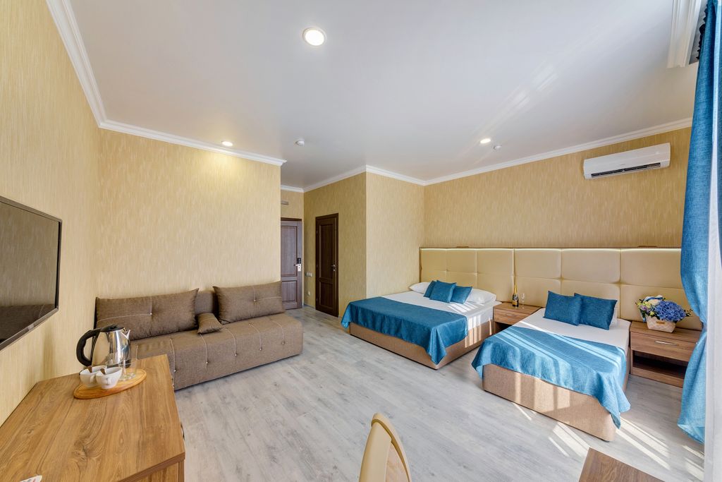 Атлас — Семейный номер комфорт с видом на город