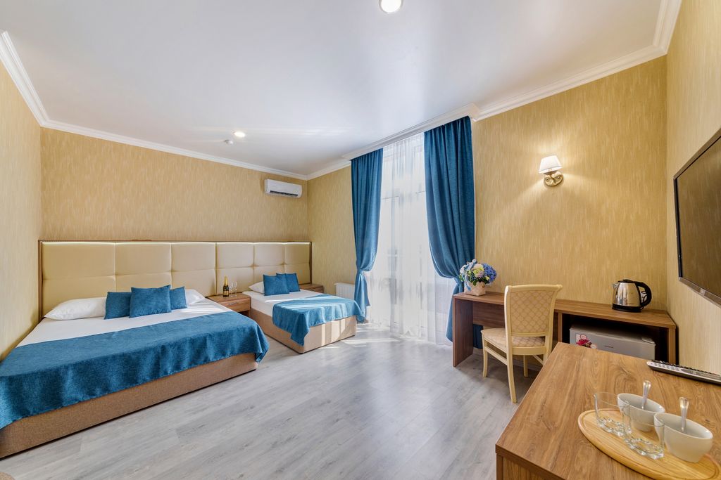 Атлас — Семейный номер комфорт