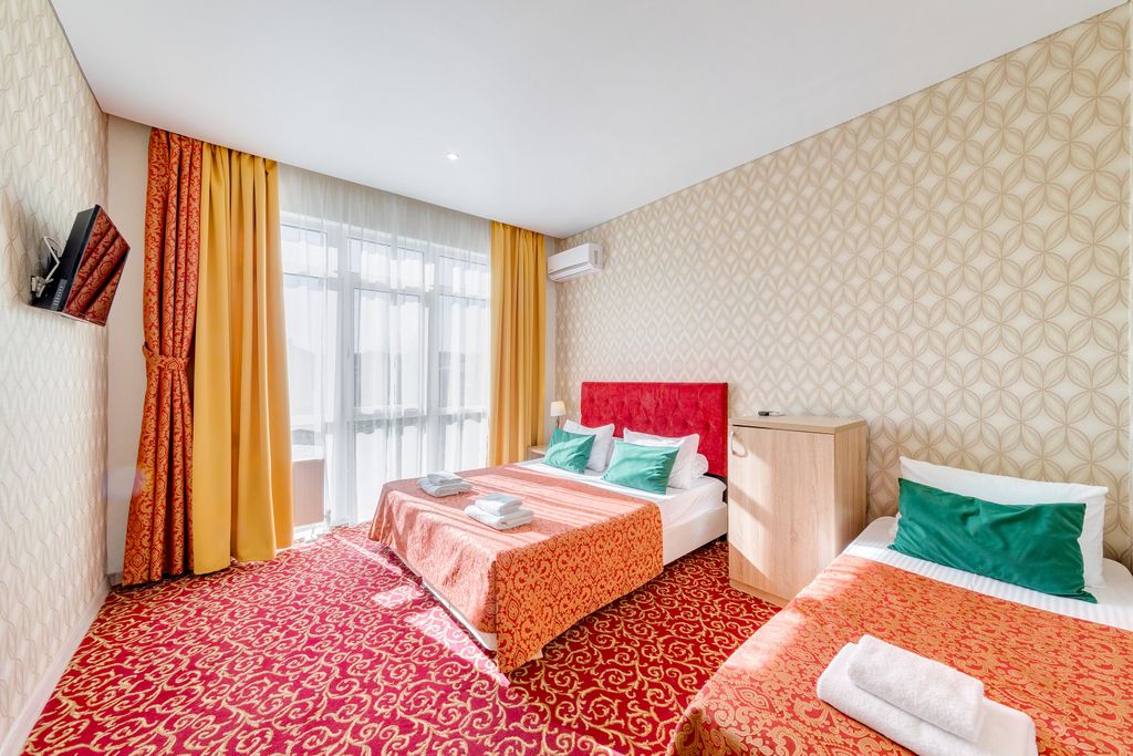 Премьер — Трёхместный номер стандарт