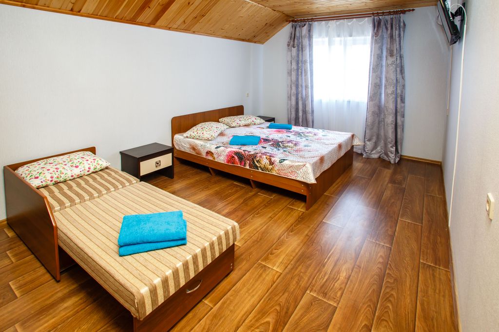 Хуторская 69 — Трёхместный номер люкс