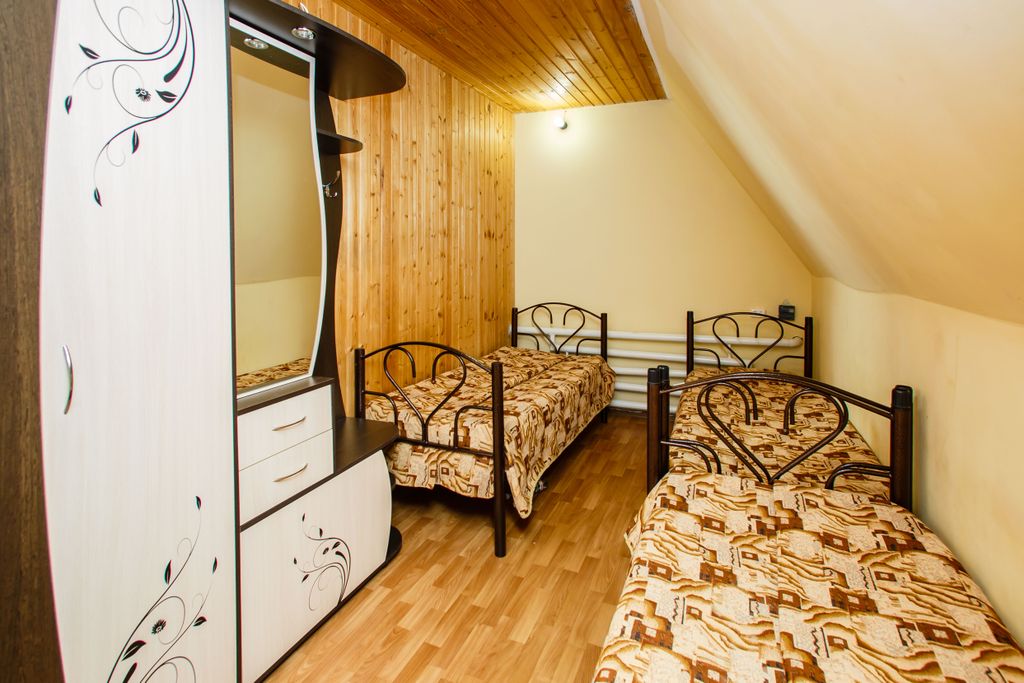 Хуторская 69 — Трёхместный номер эконом