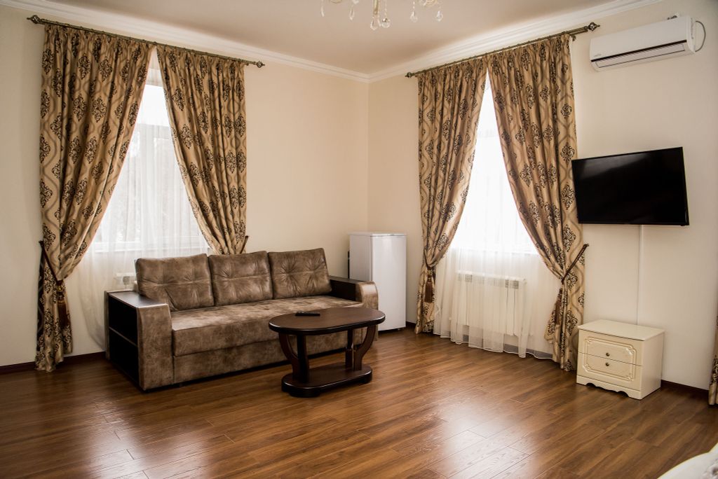 Кристи — Четырёхместный номер Сьюит с балконом