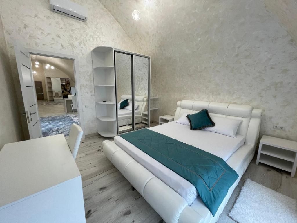 Лев — Четырёхместный номер люкс