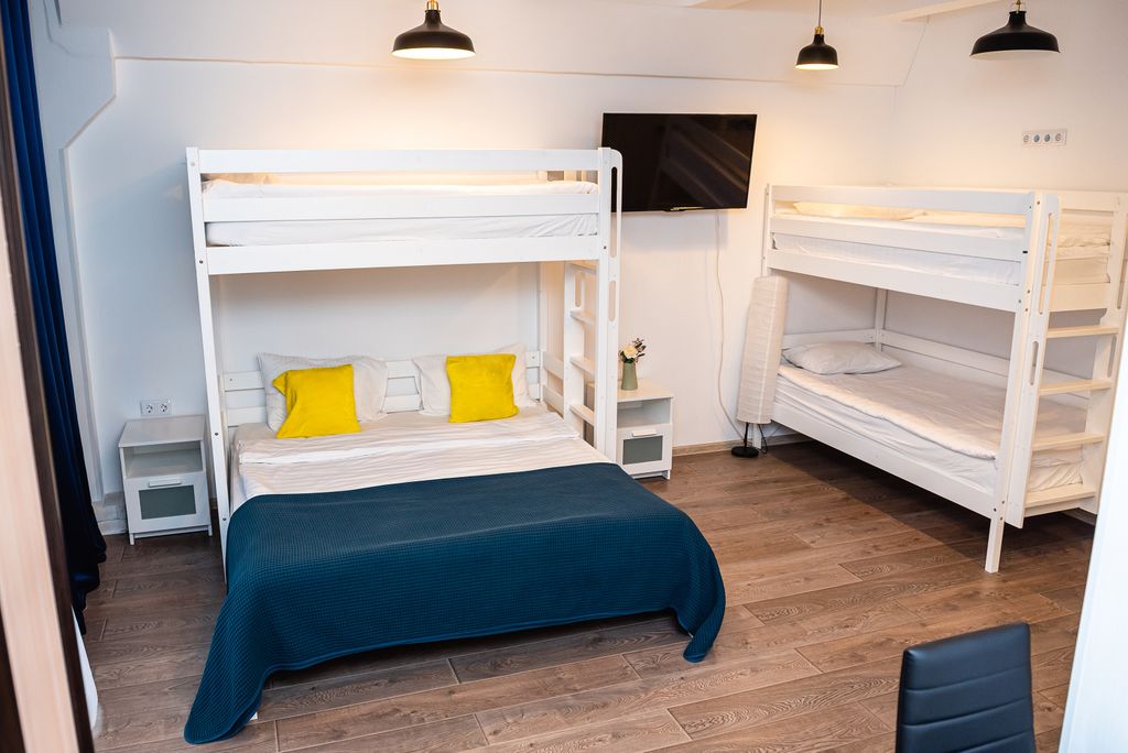 Смарт Кантемировский — Семейный номер с собственной ванной комнатой