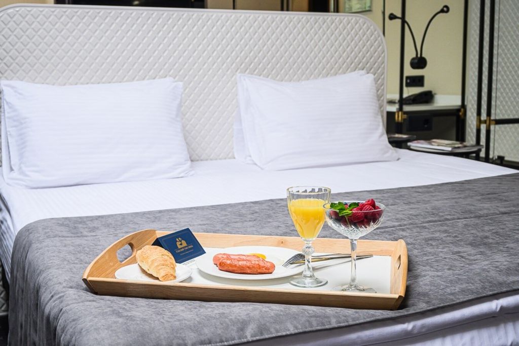 Статский Советник на Кустарном — Семейный номер улучшенный Мансарда