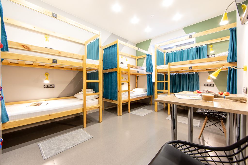 ХостелыРус - Тюмень — Семейный номер 6-местный