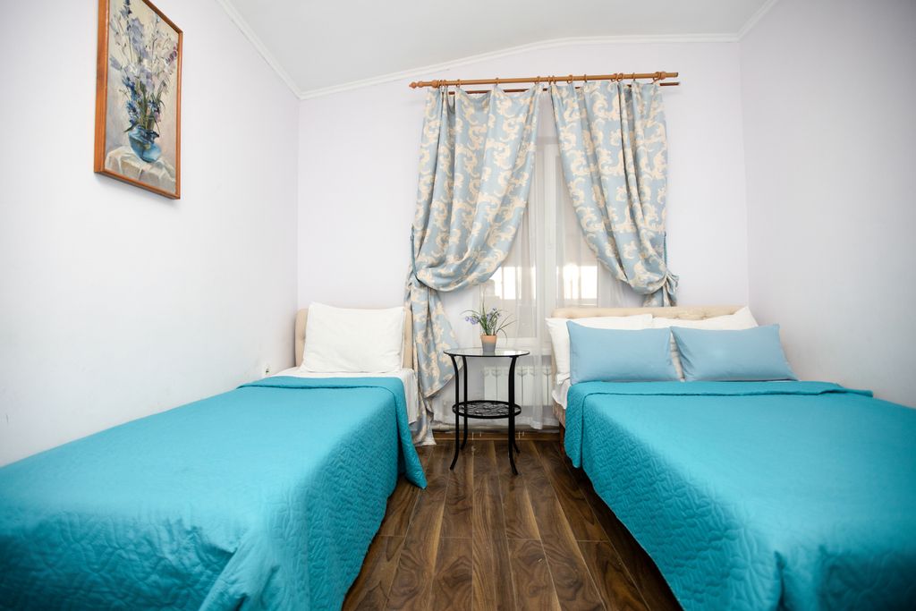 Мэли — Трёхместный номер Трёхместная комната с 2 кроватями