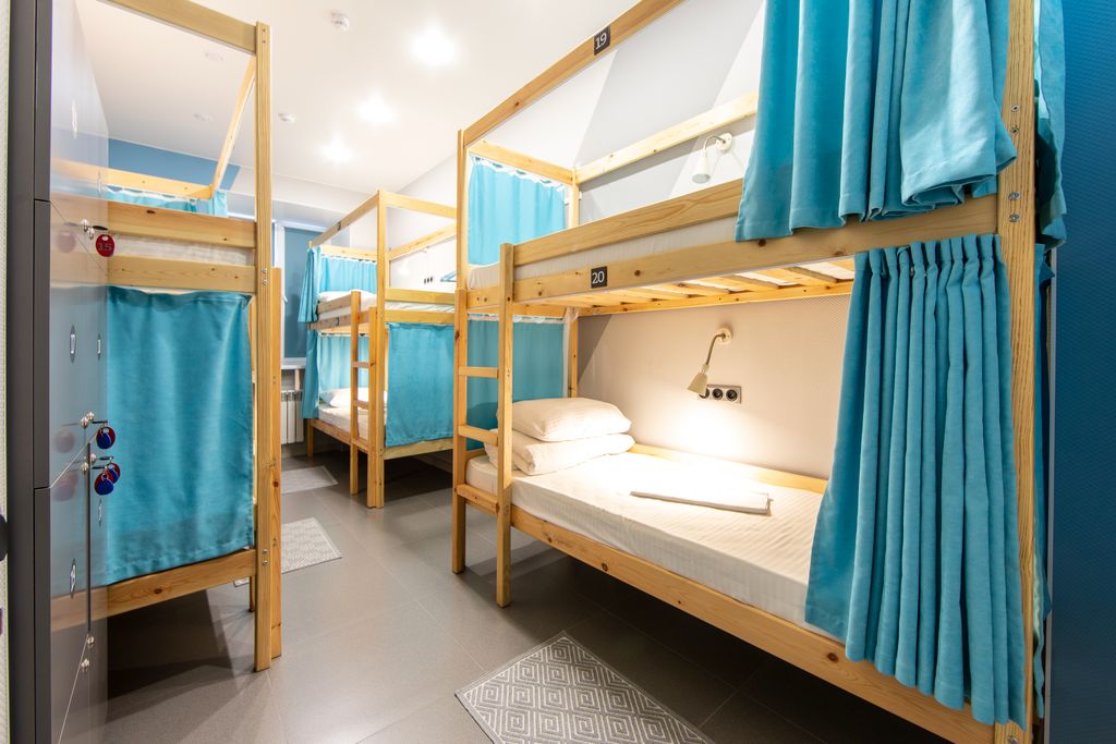 ХостелыРус - Тюмень — Многоместный смешанный номер спальное место в 6-местном общем номере