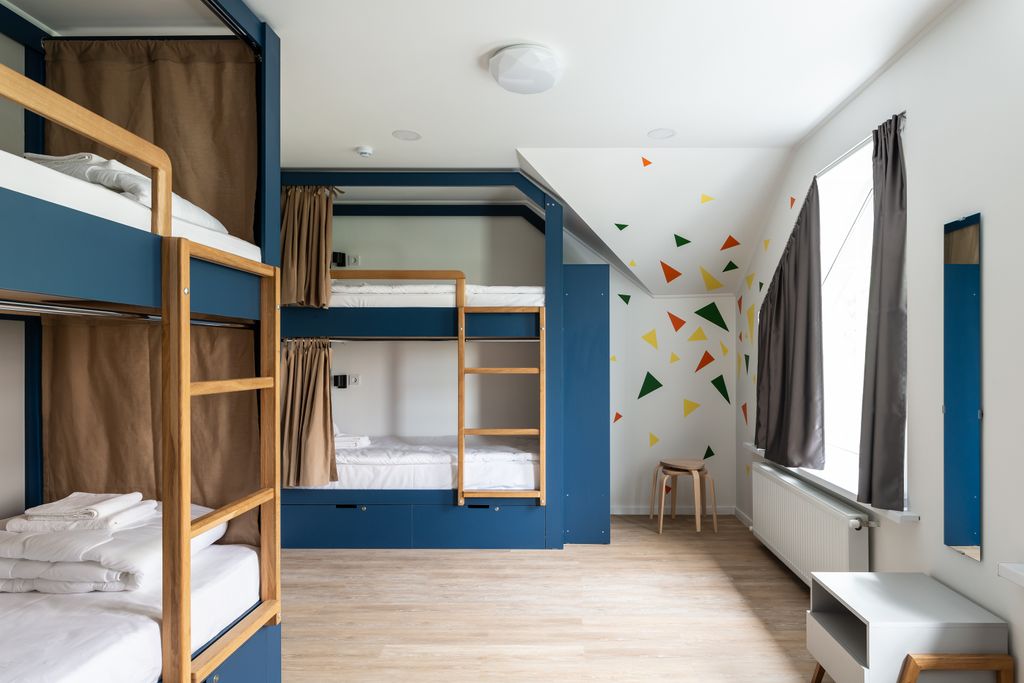 Evergreen — Четырёхместный номер эконом с общим санузлом