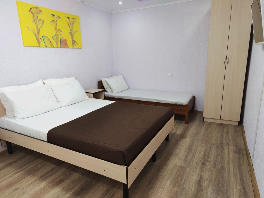 Уральские Самоцветы — Апартаменты Двухкомнатный Пятиместный Семейный номер