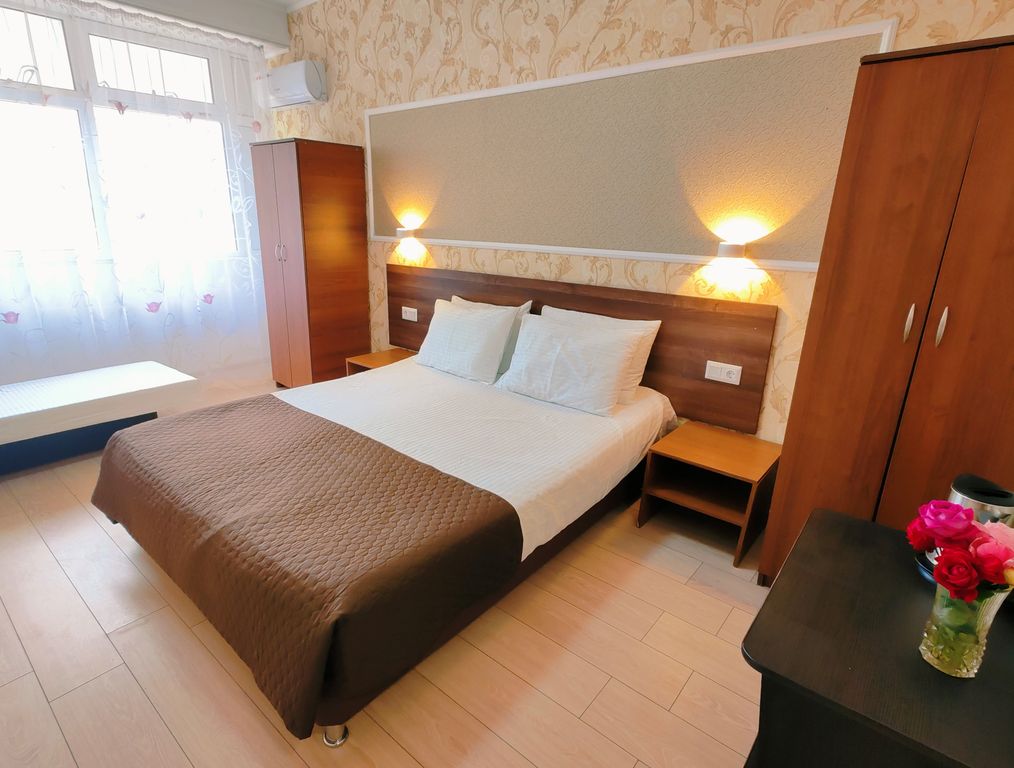 Уральские Самоцветы — Трёхместный номер комфорт без балкона