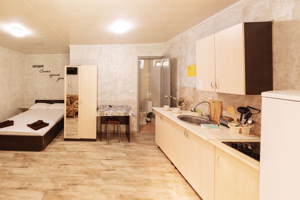 Одиссей — Четырёхместный номер студия с кухней и террасой