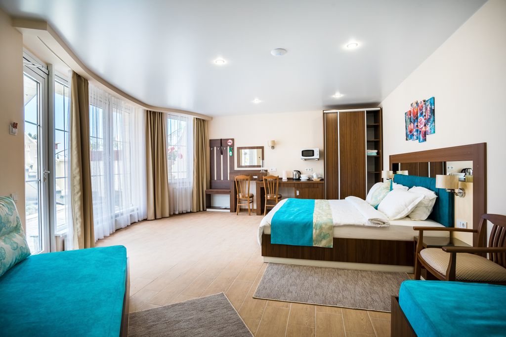 Гранатовое Поместье — Семейный номер полулюкс