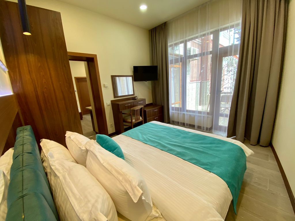 Гранатовое Поместье — Семейный номер студия Б