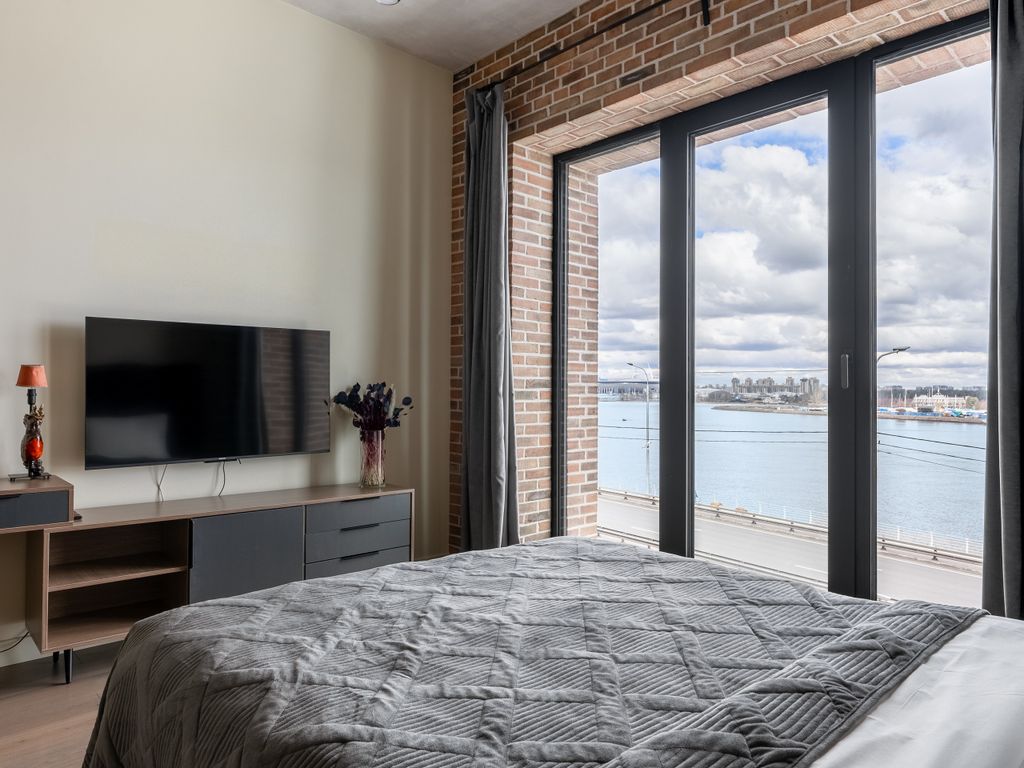 СВ Лофт — Апартаменты Deluxe студия с видом на реку