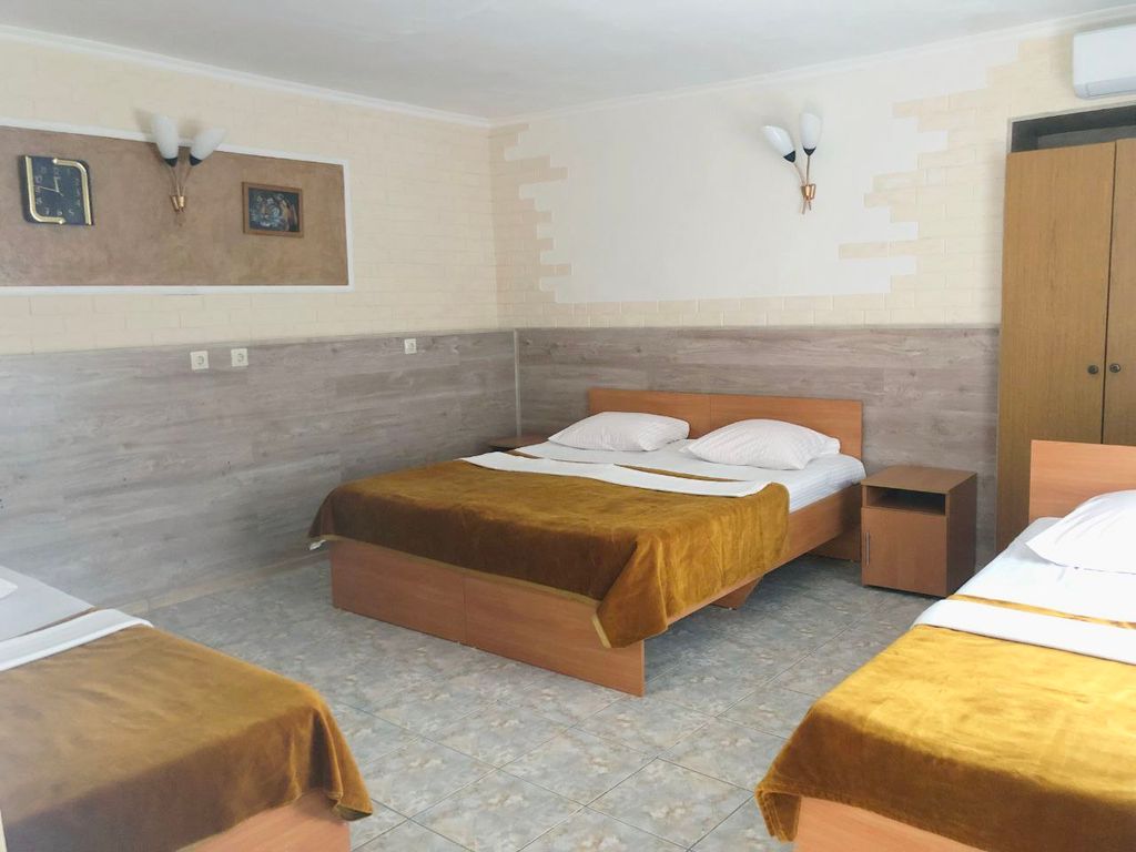 Домик у моря — Четырёхместный номер стандарт №2