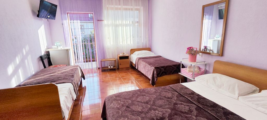 Домик у моря — Четырёхместный номер комфорт №7