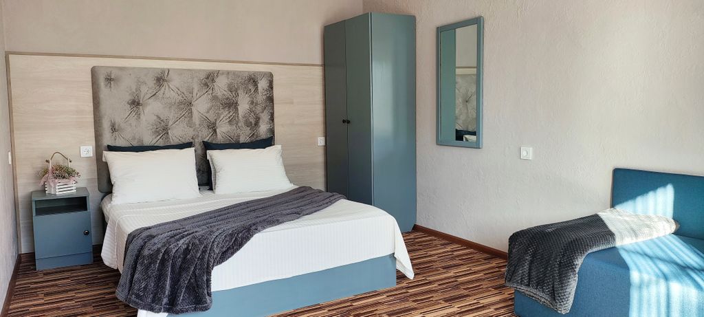 Домик у моря — Трёхместный номер комфорт №8