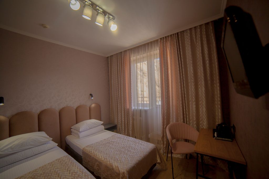 Альпина — Двухместный номер с 2 отдельными кроватями стандарт с видом на горы