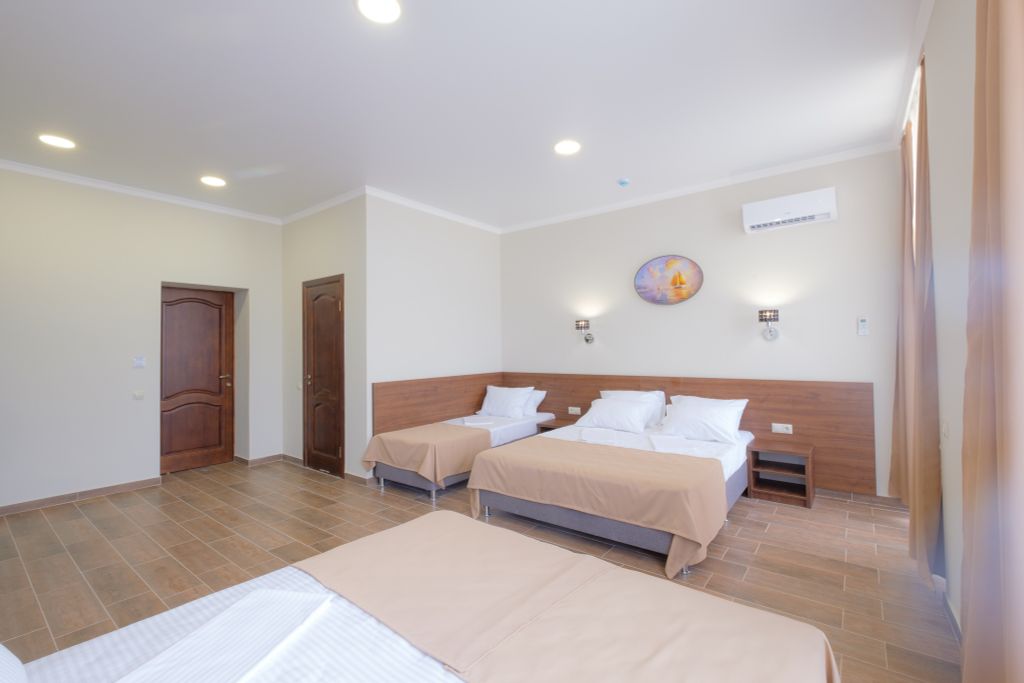 Panorama — Семейный номер 4-5 местный однокомнатный номер Family с балконом