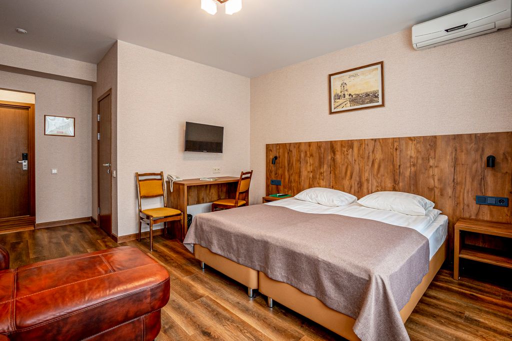 Ямской — Двухместный номер с 2 отдельными кроватями улучшенный с видом на город