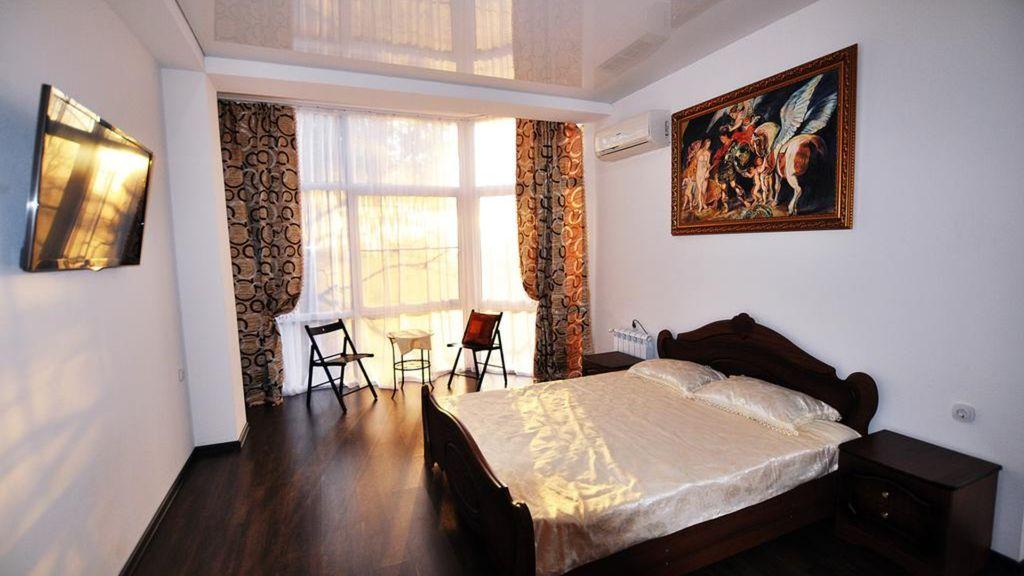 Sochi Vip House — Четырёхместный двухкомнатный семейный люкс с балконом