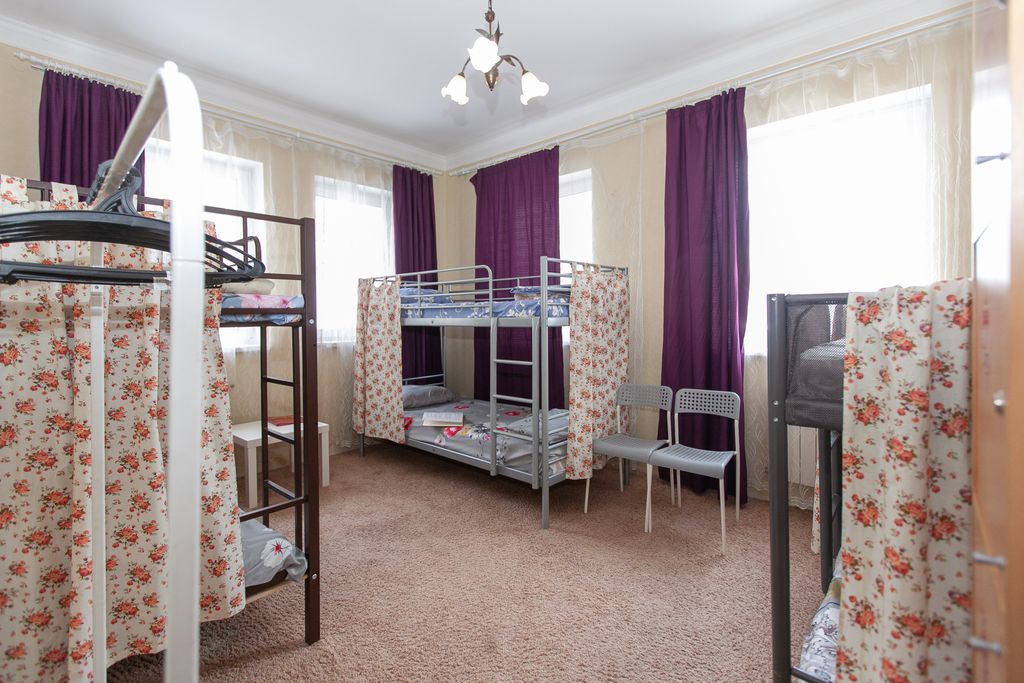 Самовар — Многоместный женский номер Место в 6-местной комнате