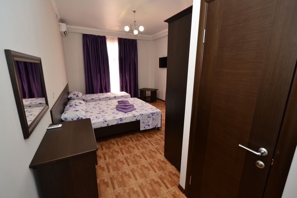 Итаки — Трёхместный номер с двумя балконами ,вид бассейн.