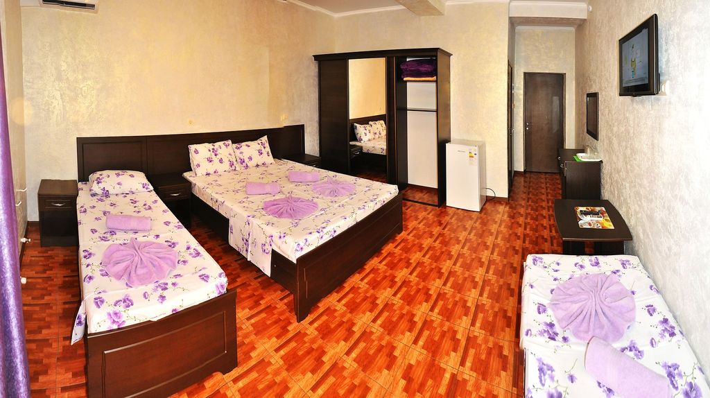 Итаки — Четырёхместный номер полулюкс с балконом