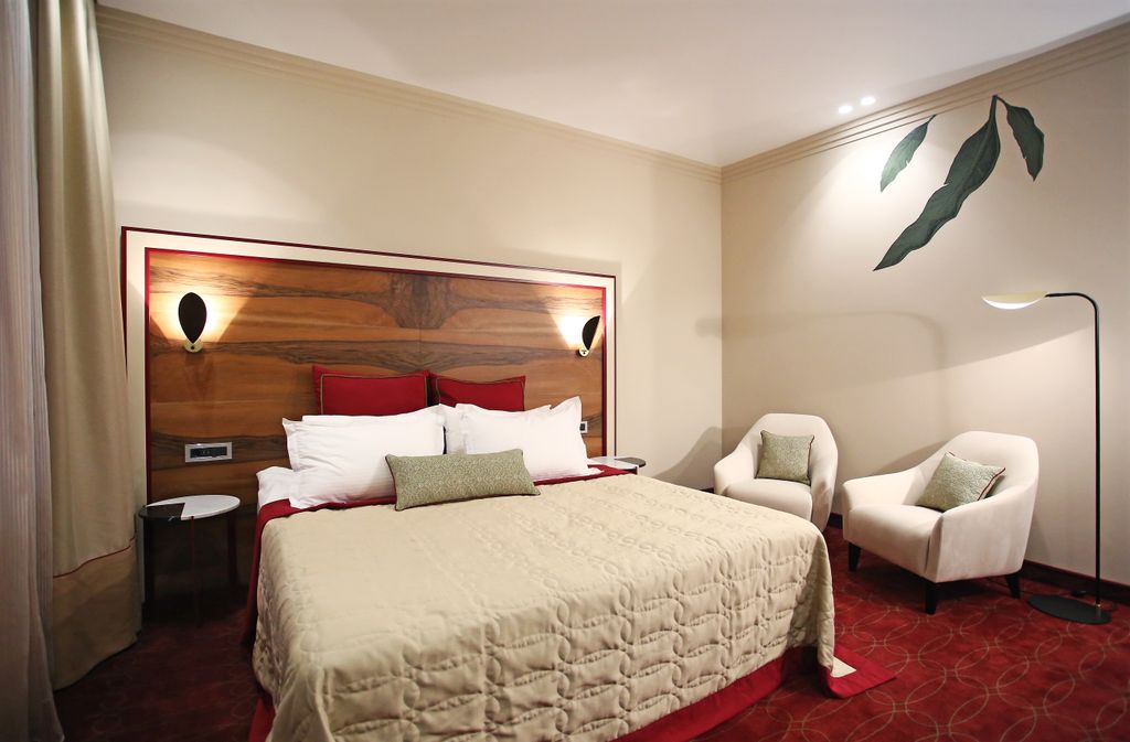 1880 — Двухместный номер с 1 кроватью улучшенный