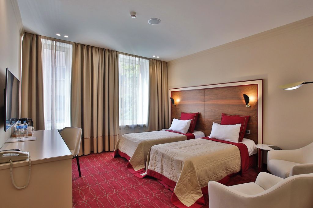 1880 — Двухместный номер с 2 отдельными кроватями улучшенный