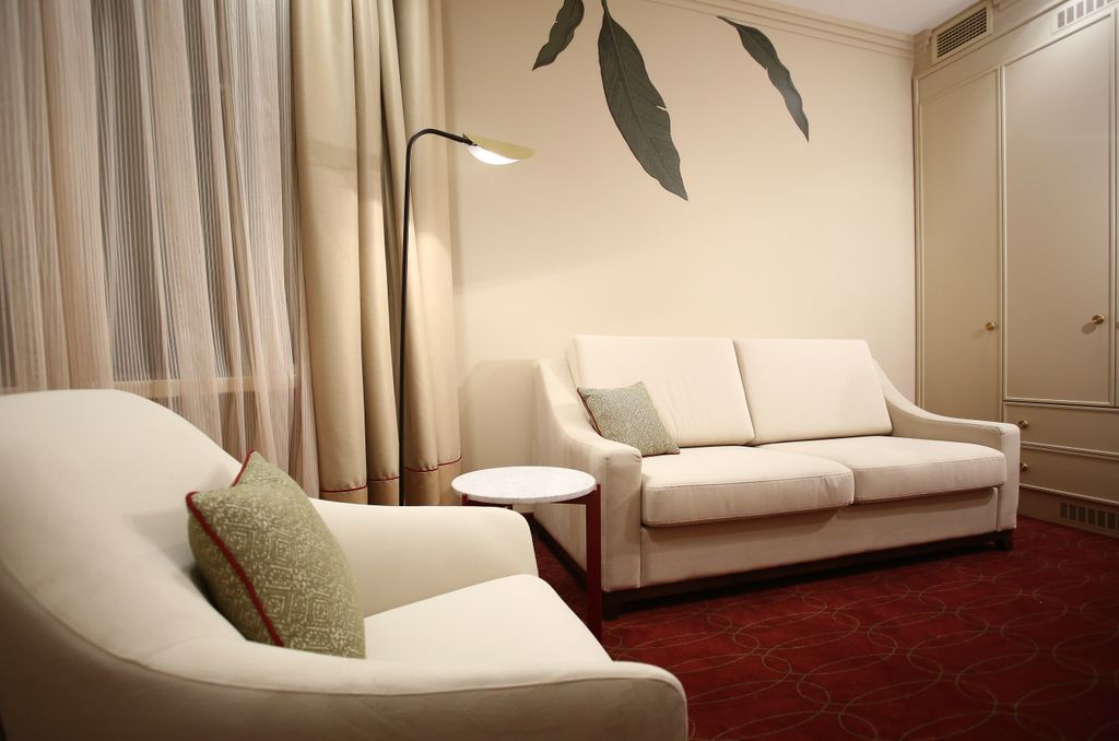 1880 — Семейный номер люкс