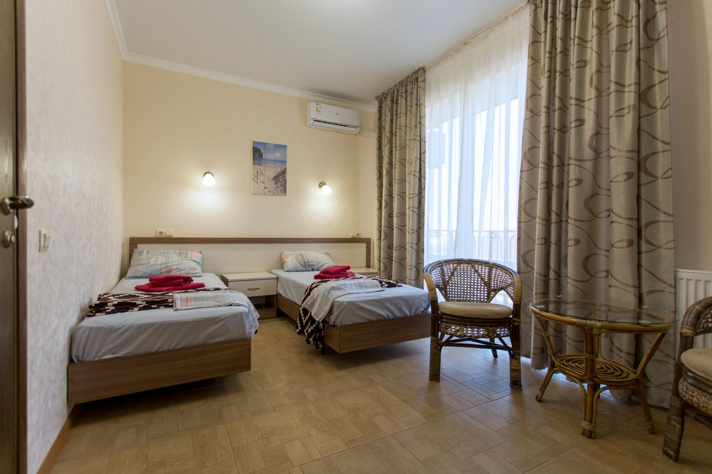 ТриО — Двухместный номер с 2 отдельными кроватями стандарт с балконом