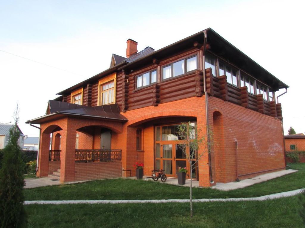 На Туристической 19 — Дом