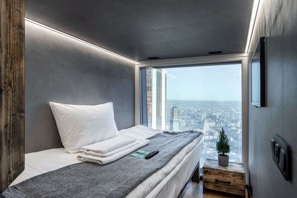 Dot Space 84 — Одноместный номер капсульный standard с панорамным видом с 84го этажа