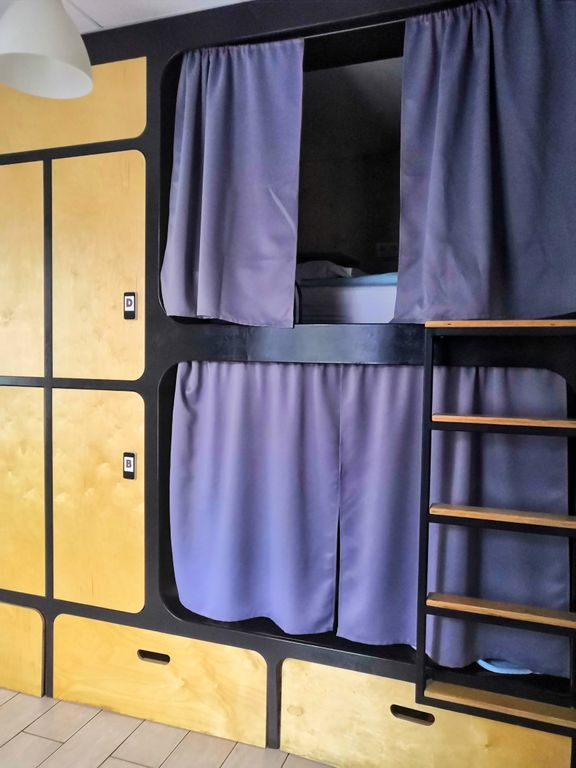 Кино Хостел на Пушкинской — Многоместный смешанный номер на нижнем ярусе в общем 4местном