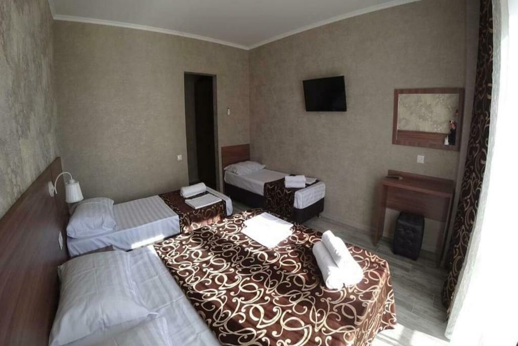 Алкеста — Четырёхместный номер с балконом