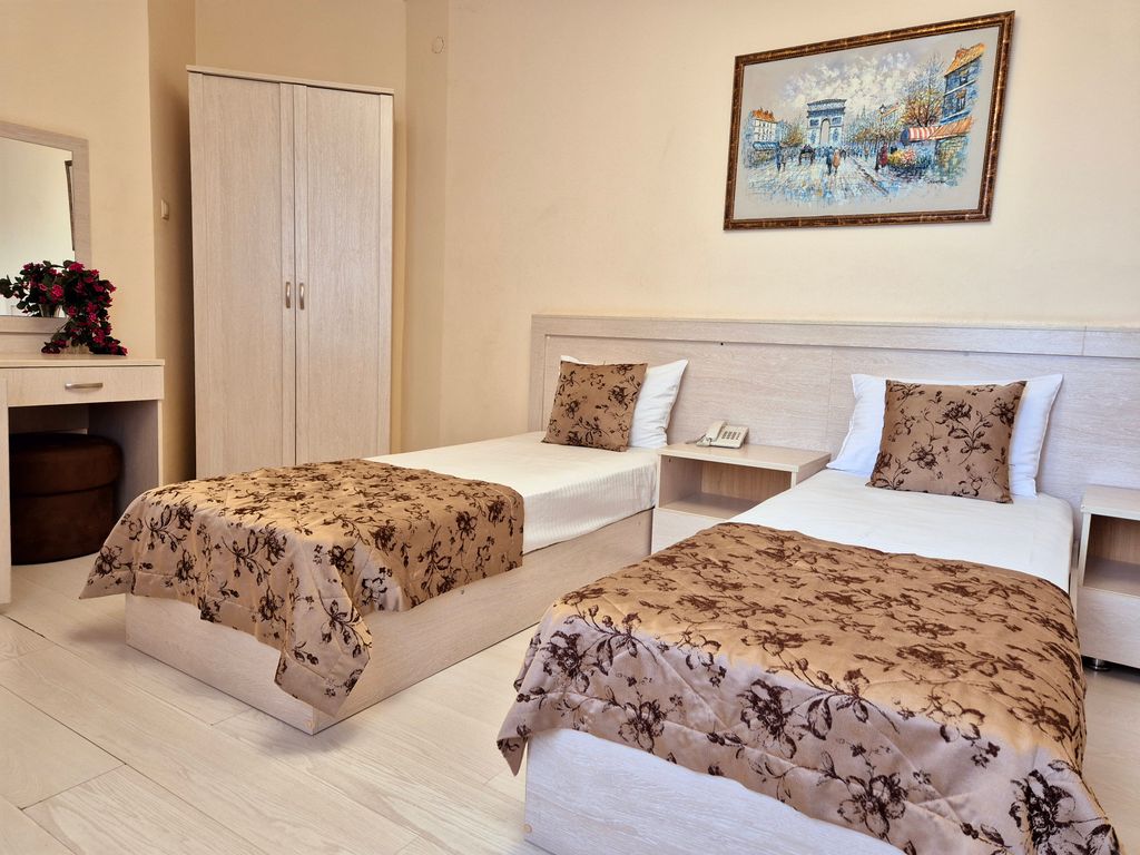 Версаль — Трёхместный номер стандарт